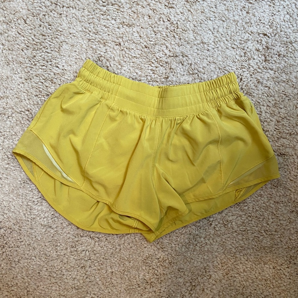 Hotty-Hot 2.5” lululemon shorts